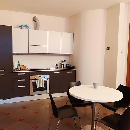 Zucchi Clinic - New Cozy - Fell The Centre דירה